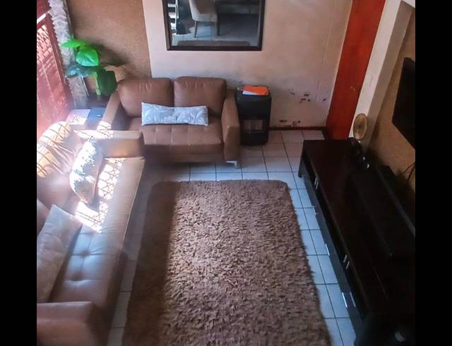 4 BEDROOM TOWNHOUSE FOR SALE IN MONDEOR